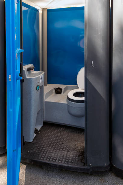 Best Affordable porta potty rental  in East Farmingdale, NY